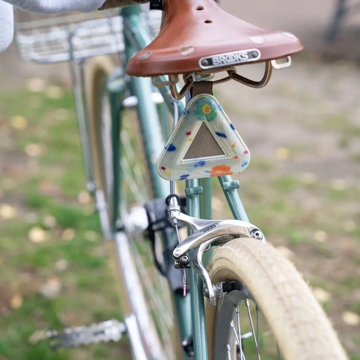 *BLUE LUG* triangle reflector (sai flower