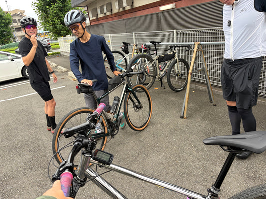 尾根幹へ行く人達をお見送りするRIDE